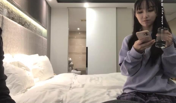 情感主博李寻欢深夜极品颜值清纯酒窝萝莉妹子，舌吻舔奶头摸逼69口交骑坐抬起头侧入猛操