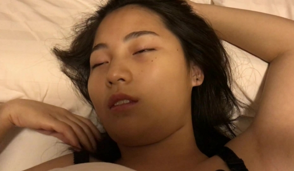 超级巨作！史上最美气质美女被下药后死猪半睁眼玩法超多