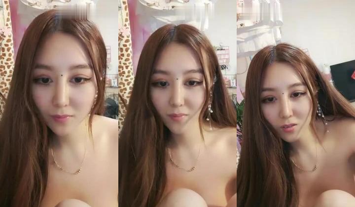 【东北妲己妹妹】高颜值粉嫩美乳妹子和炮友啪啪，吸奶头揉搓骑乘抽插呻吟娇喘非常诱人