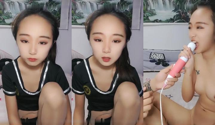 颜值不错嫩妹子道具自慰秀 浴室洗澡口交按摩震动逼逼非常诱人