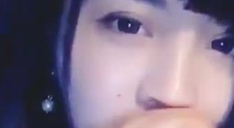 清纯靓丽的短发气质美女夜晚开着豪车去接粉丝网友路边玩车震,操的淫声浪语,太舒服没控制住被内射了,国语!
