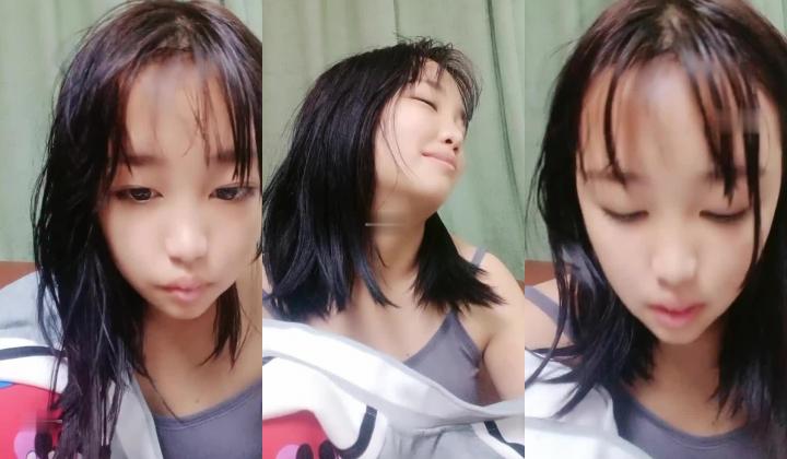 学生妹妹在家全裸自慰~【佳怡】小穴反光~！