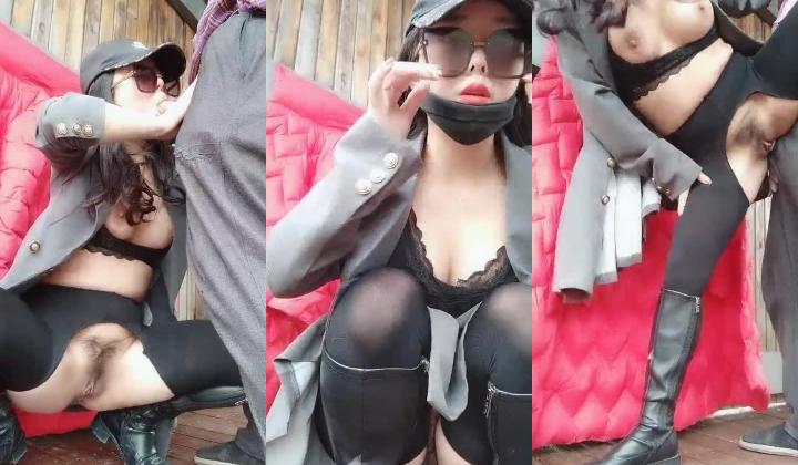 渣女来袭户外勾搭农民工大哥激情啪啪，漏奶漏逼大风衣，口交大鸡巴让大哥草了骚逼草菊花把自己搞喷口爆