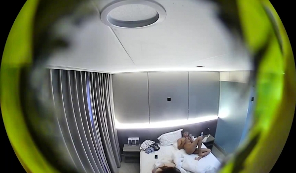 酒店黄金猫眼偷窥 ️年轻小伙内射白皙女友小姐姐穿上衣服差点不认识了