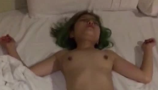 时尚绿发小美女被下药随意玩弄啪啪 四肢自由落体足交随意摆弄 颜值超高