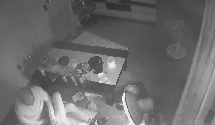 黑客破解网络摄像头偷拍 ️风骚私房菜馆老板娘陪客人喝酒玩嗨了直接啪啪