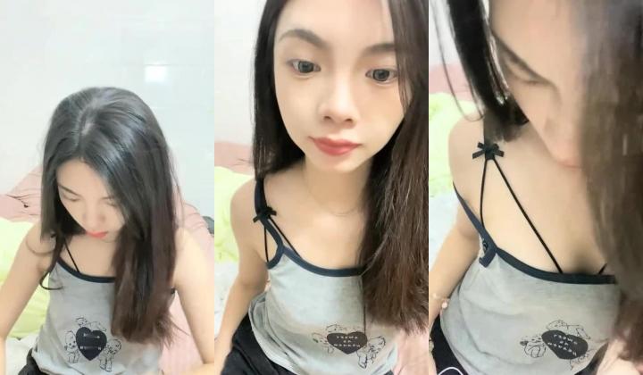 开网店的小美女，【宝宝鱼】，到仓库发完货，回到闺房就全裸，极品美乳，毛茸茸的阴毛下粉嫩的穴
