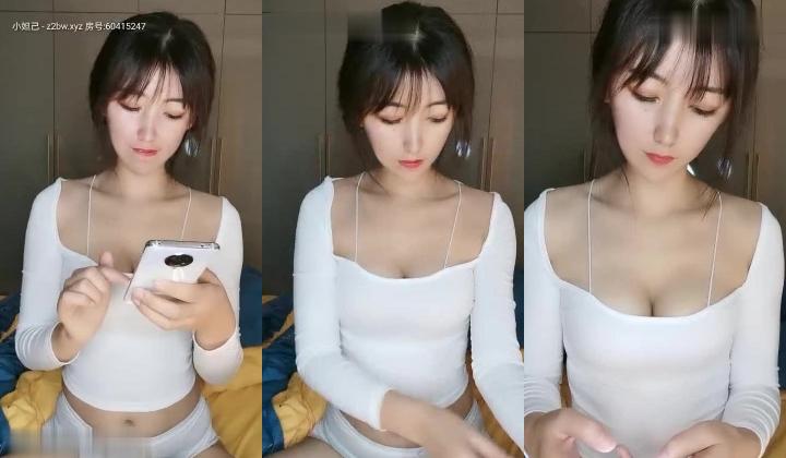 五官和表情很有特色的东北才女【你的小小酥】，诱惑得头头是道，两只大波看着很有性欲，自慰娇喘 过瘾