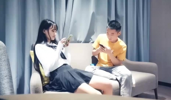 9总全国探花约了个长相清纯白衣嫩妹，舌吻调情穿上情趣装后入骑乘猛操