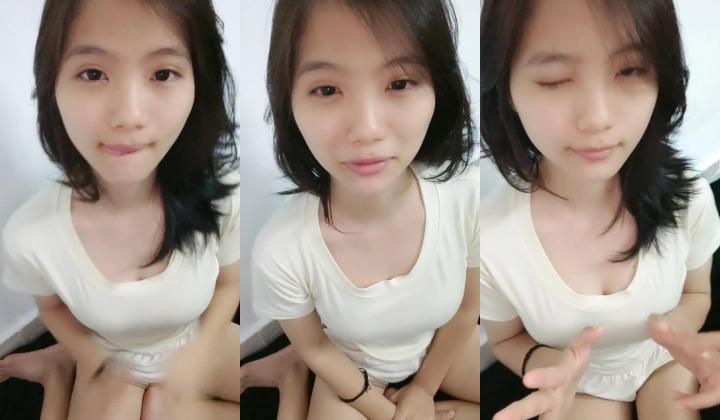清纯素颜小妹露脸想让狼友们的礼物，听指挥脱光了展示，性感的奶子好诱人，掰开逼逼给狼友看，自慰呻吟