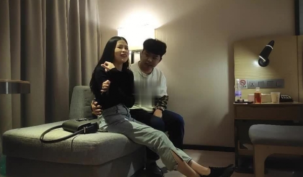 专搞阿姨 良家兼职少妇身材苗条穿着时尚胖子说以后不搞臭逼老阿姨