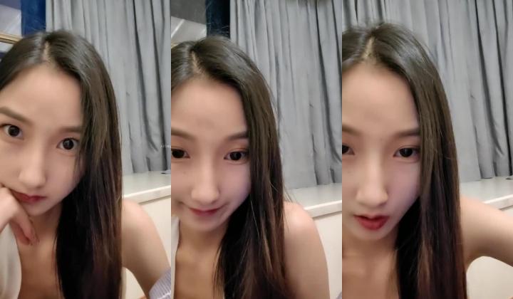 重庆校花学妹，【一只小胖猪】，首次约啪男主~无套内射，第一次给这么多人看做爱，还有些羞涩放不开