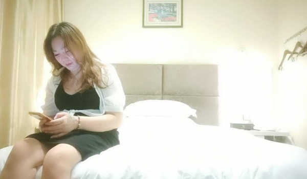 【战狼出击探花】壮小伙这是送温暖的节奏 深夜约操熟女人妻 抠穴后入 一通操作把姐姐搞得欲仙欲死爽