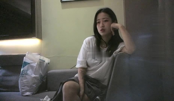 【91沈先生】老金约操清纯一线天小姐姐，外表清纯床上超级骚，很是诱惑喜欢不要错过