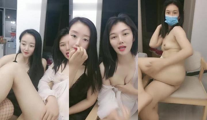 双女姐妹花的诱惑，颜值不错情趣装丝袜诱惑，揉奶子玩逼跳蛋自慰一起磨豆腐，浪荡呻吟跟狼友互动撩骚别