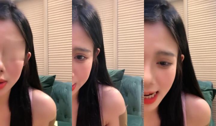 活泼网红美少女皮皮！性感超好能聊！一对大奶子揉捏，扭腰摆臀诱惑，疯狂揉搓多毛骚逼