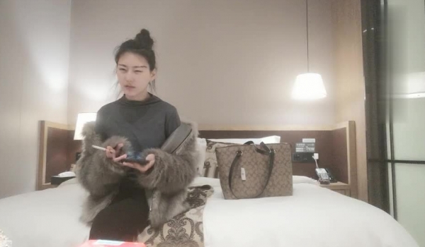 【探花郎李寻欢】10点大战极品空姐，高挑貌美女神，大长腿，激情啪啪，老李出马颜值保证