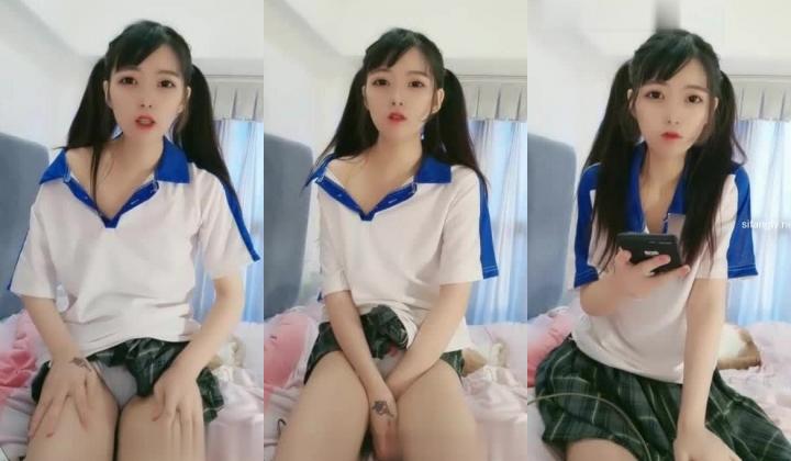 清纯美少女大眼睛【狗花】，情窦初开的花季 嫩嫩的乳房，揉捏饱满 甚是诱惑！