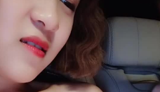 颜值不错身材超好短发巨乳美女主播第五部 户外玩车震口交啪啪