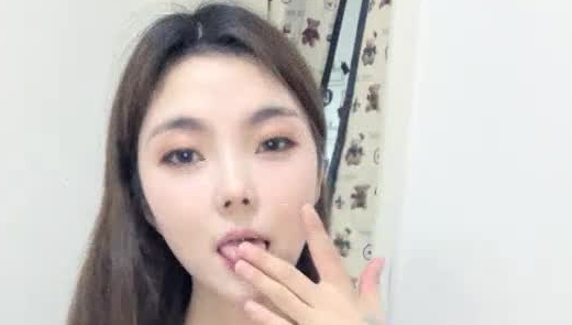 猫耳朵女神厨房全裸做饭炒菜，边吃边自慰，小穴还算干净道具跳弹自慰阴道