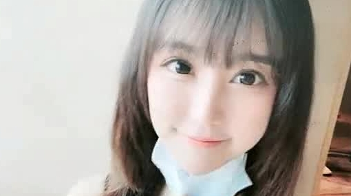 大萌眼极品尤物般的身材极品萝莉，炮友不给力今天自己来，振动棒自慰白浆溢出啦，化妆镜前不断地变换着