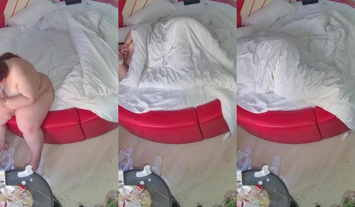 兄弟们猎奇了喂 体重目测400斤的坦克见过没 这臀浪胸涛的 说话都晃 支持口交后入哦