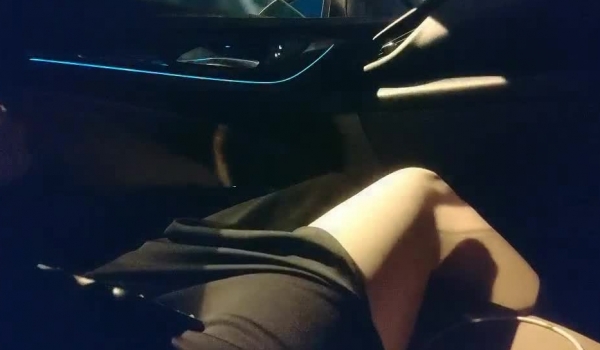 一代炮王疯狂的做爱机器【山鸡岁月】换口味干嫩妹，两个初尝人事的00后，酒店里听话让干啥就干啥，对