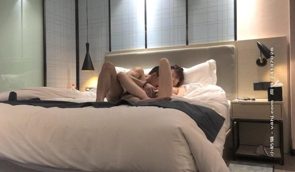 【战狼行动】（第二场）超清4K镜头，气质短发女神，白嫩苗条蜂腰翘臀，撅起诱惑无限，潜力大佬值得关