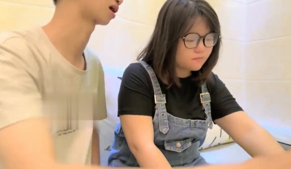 瘦子探花 ️网约兼职眼镜小嫩妹酒店开房~含蓄样子让我心动
