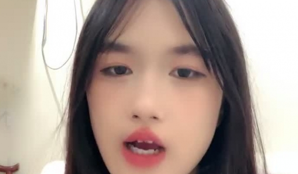 渣女小太妹跟小哥酒店开房啪啪，全程露脸被小哥压在身下暴力抽插，无套激情上位猛干，浪叫呻吟不断精彩