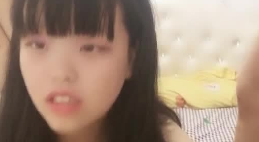 大哥的两个小女人，全程露脸乖巧听话纹身大哥的幸福啪啪，一起给舔鸡巴各种体位轮草骚逼，撅着屁股抠穴
