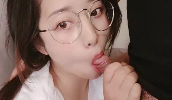 【幼儿园老湿】带着眼镜的斯文美女和炮友啪啪 操完逼再操菊花