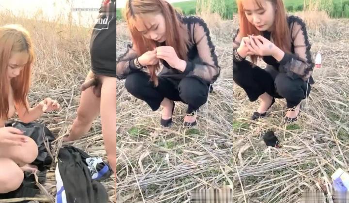 【野战正规军】颜值不错妹子野地啪啪，脱光光口交地上大力猛操