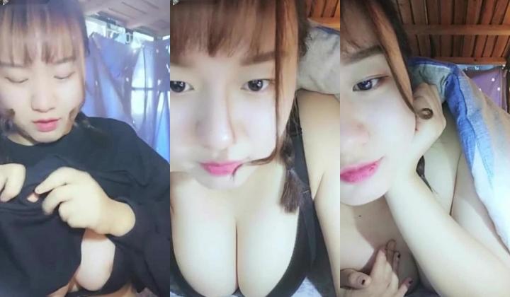 清纯大学学生妹大清早起来床上果聊兼职,大姨妈来了,不给看小臊洞
