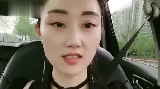 “我草泥马你快点这么骚”对白粗口淫荡白嫩美少妇与老公粗鲁变态兄弟偸情驱车跑到野外打地铺啪啪内射