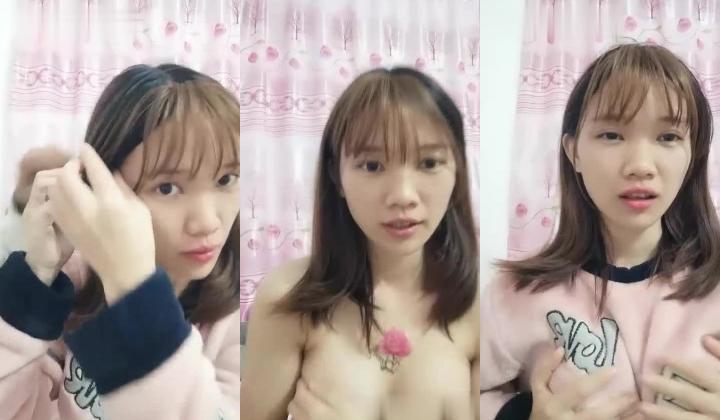 这个小妹妹艾颜值不错萌妹子和炮友啪啪，黑丝足交上位骑坐特写抽插猛操