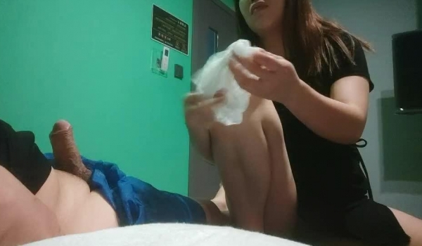 【足聊寻花】玩真实攻略足疗骚女，谈好价这个可以插进去，大屁股激情猛坐