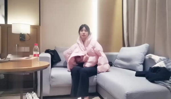 文轩探花约了个粉色外套长腿妹子啪啪，舌吻拨开内裤摸逼69口交后入大力抽插