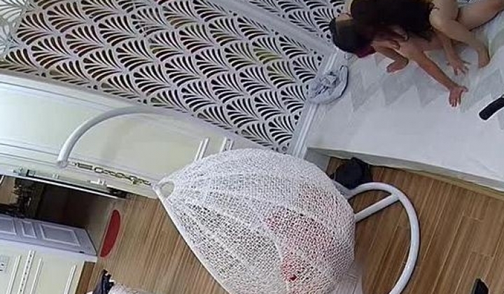 居家摄像头破解土豪大叔和美女老婆的私密生活被曝光