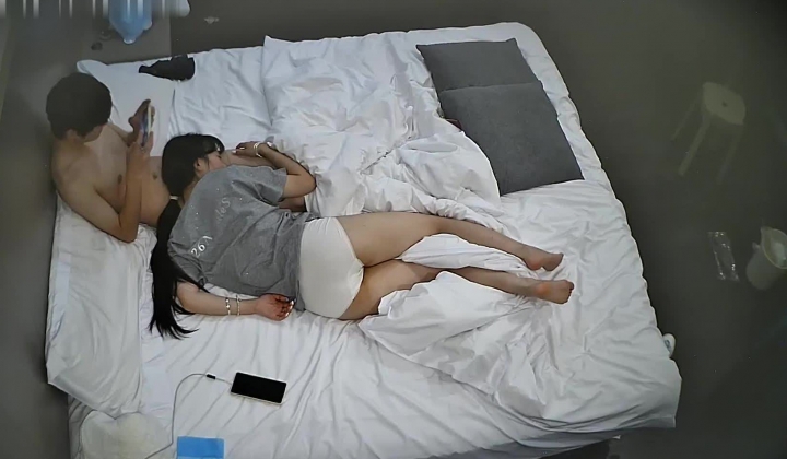 校园清纯女神腰肢柔软叫声动听被掰一字马操喷水 身体敏感 喘息声伴随着呜咽声 听声可射