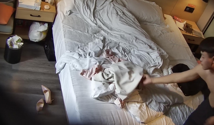 极品反差婊眼镜学妹被男友调教的像一只得心应手的小母狗各种换装毒龙高技术套鸡巴