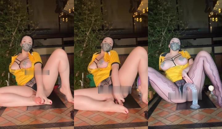 【微博巨乳】小王同学 秘语空间自购付费外卖员道具插逼