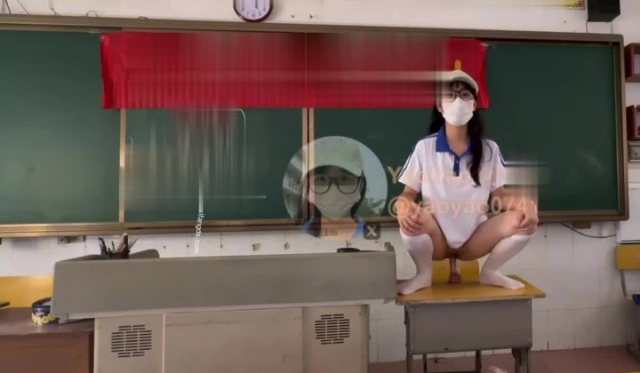 yaoyao0741(小夭) - 深圳南山03年极品露出反差学妹 表面文静内里淫荡自由穿梭校园露