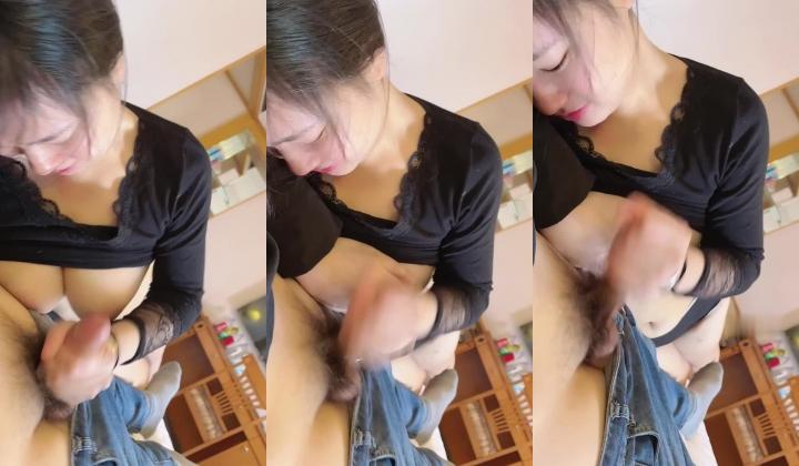 《贵在真实反差淫妻》露脸才是王道！顶级绿帽刷锅狠人，广东大奶美骚妻【雅雅】私拍第二季，商场户外露
