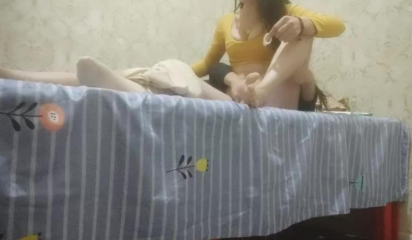 【探花足疗女】今晚赚到了 这对美腿就值得 漂亮小姐姐 温柔听话 什么姿势都可以 淫水多多真正物超