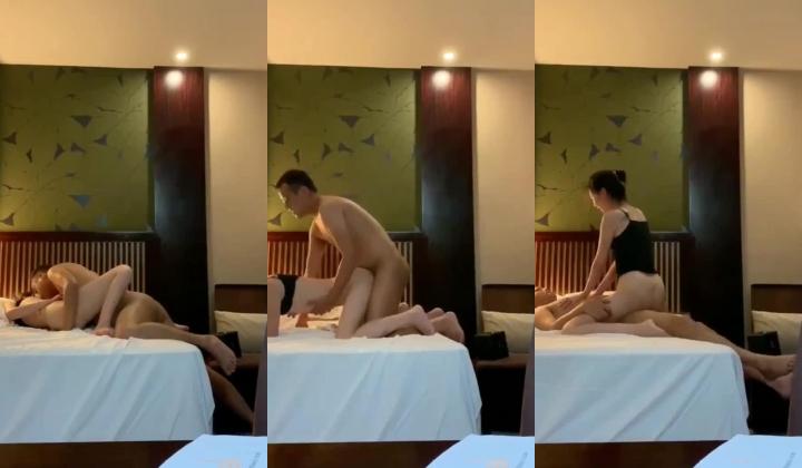 勾搭了很久的美女同事终于同意酒店开房 男的很认真的狂舔骚穴 把女的搞得欲仙欲死才狠狠插入