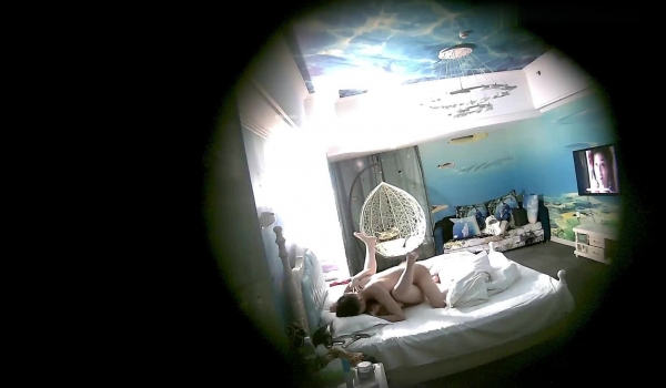 甜美女神和帅哥男友开房，妹子下面比较敏感，欲罢不能的表情太欠操了，真实的叫床就是享受