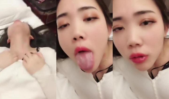 百度云泄密流出 ️骚货妹子背着男友主动约炮异地男网友去火车站酒店开房啪啪