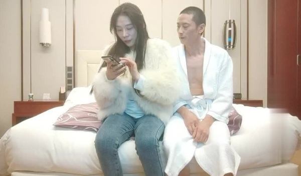 【利哥探花】新晋探花超清设备偷拍，风韵人妻美熟女，风骚饥渴欲望强，角度完美手法专业