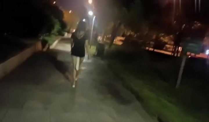 〖户外露出 惊险刺激〗来吧，戴着尾巴肛赛的野外露出，夏天的凉快天气给了露出更多的可能性，最近真的